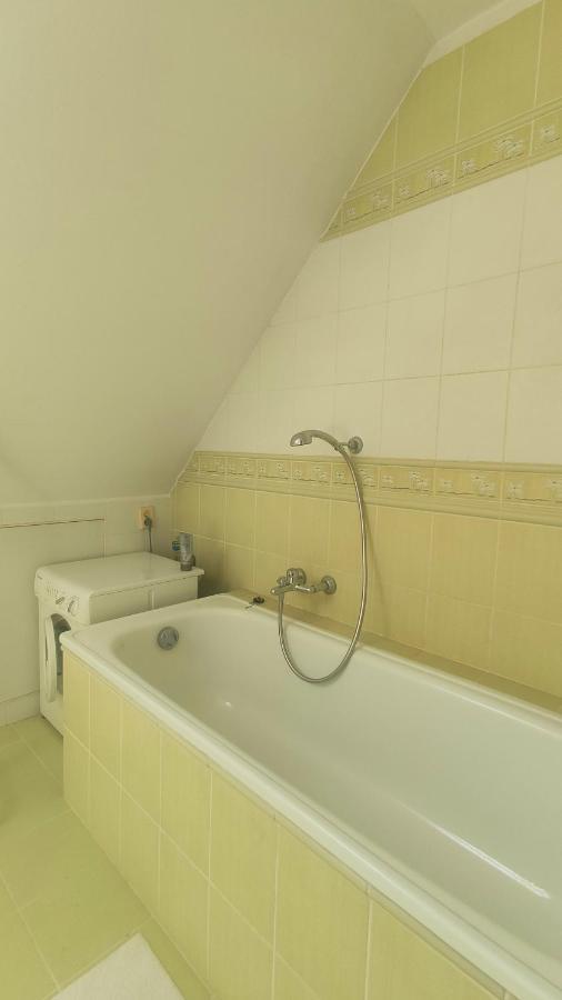 Dom Na Zaciszu Apartment Varşovia Exterior foto