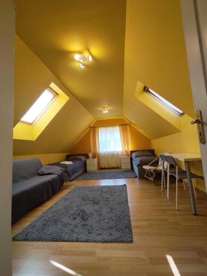 Dom Na Zaciszu Apartment Varşovia Exterior foto