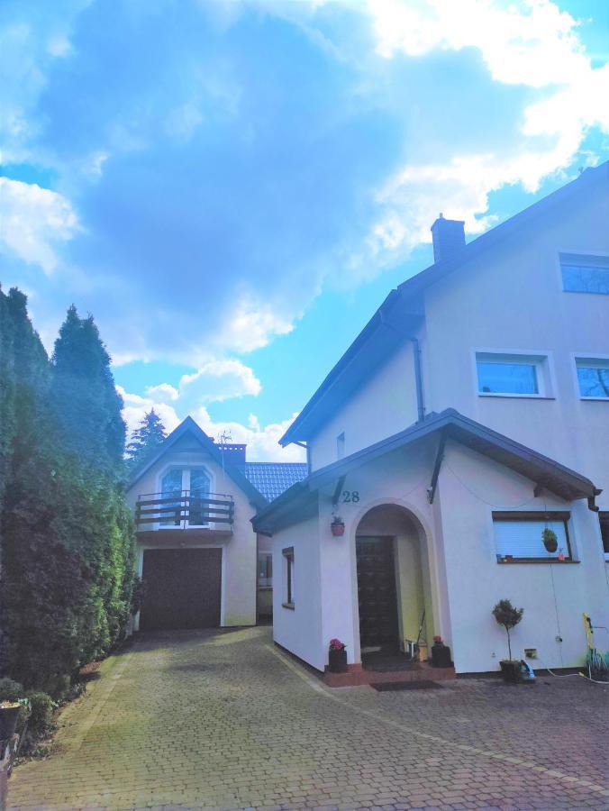Dom Na Zaciszu Apartment Varşovia Exterior foto